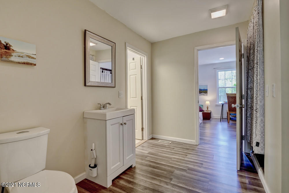 626 Hidden Valley Road Wilmington, NC 28409 - Photo 15 of 36 Guest bath, view 2