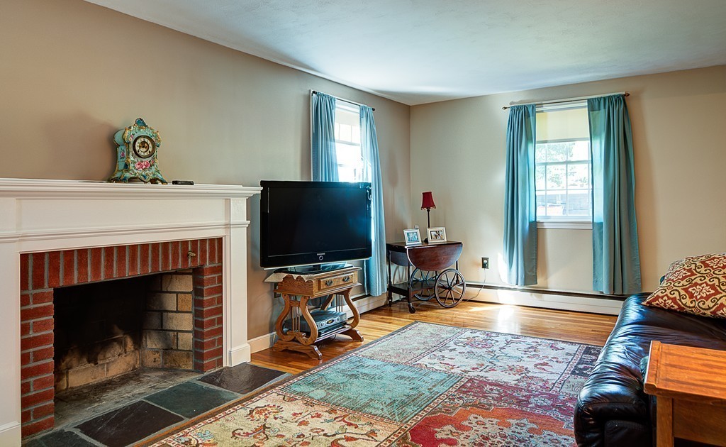 5 Phyllis Road Foxboro, MA 02035 - Photo 13 of 23