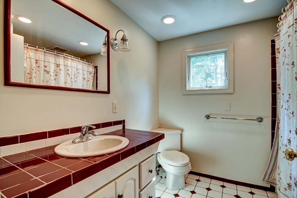 5 Phyllis Road Foxboro, MA 02035 - Photo 22 of 23