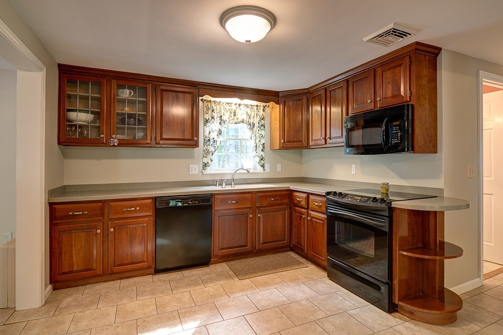 5 Phyllis Road Foxboro, MA 02035 - Photo 7 of 23