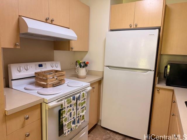 3161 Ala Ilima Street, Unit 107 Honolulu, HI 96818 - Photo 14 of 23 a kitchen with a refrigerator and a stove