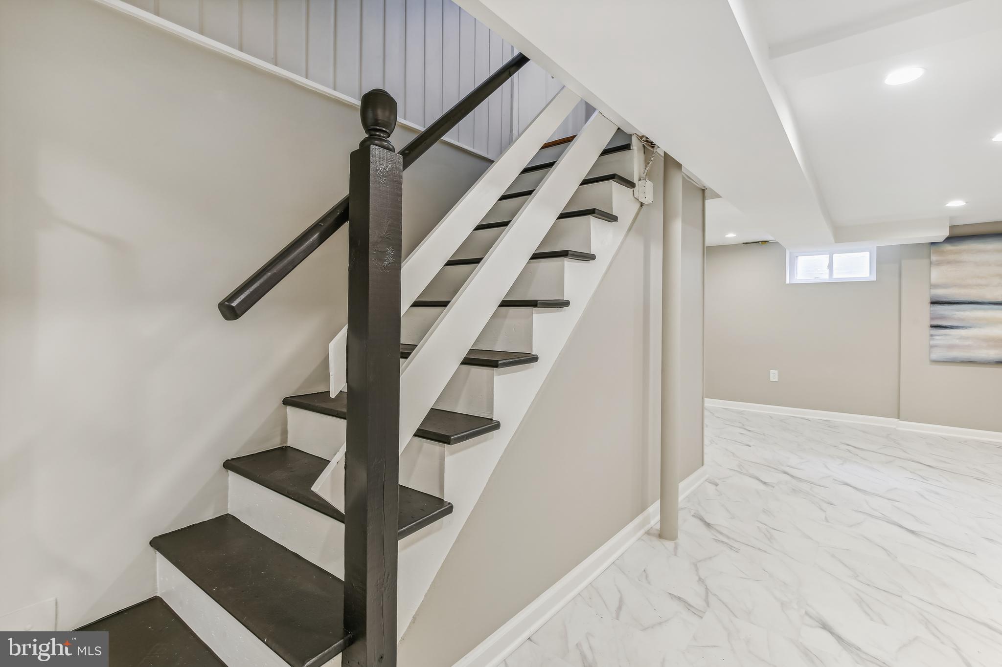 2601 Farm Road Alexandria, VA 22302 - Photo 31 of 51 Lower Level - Stairs