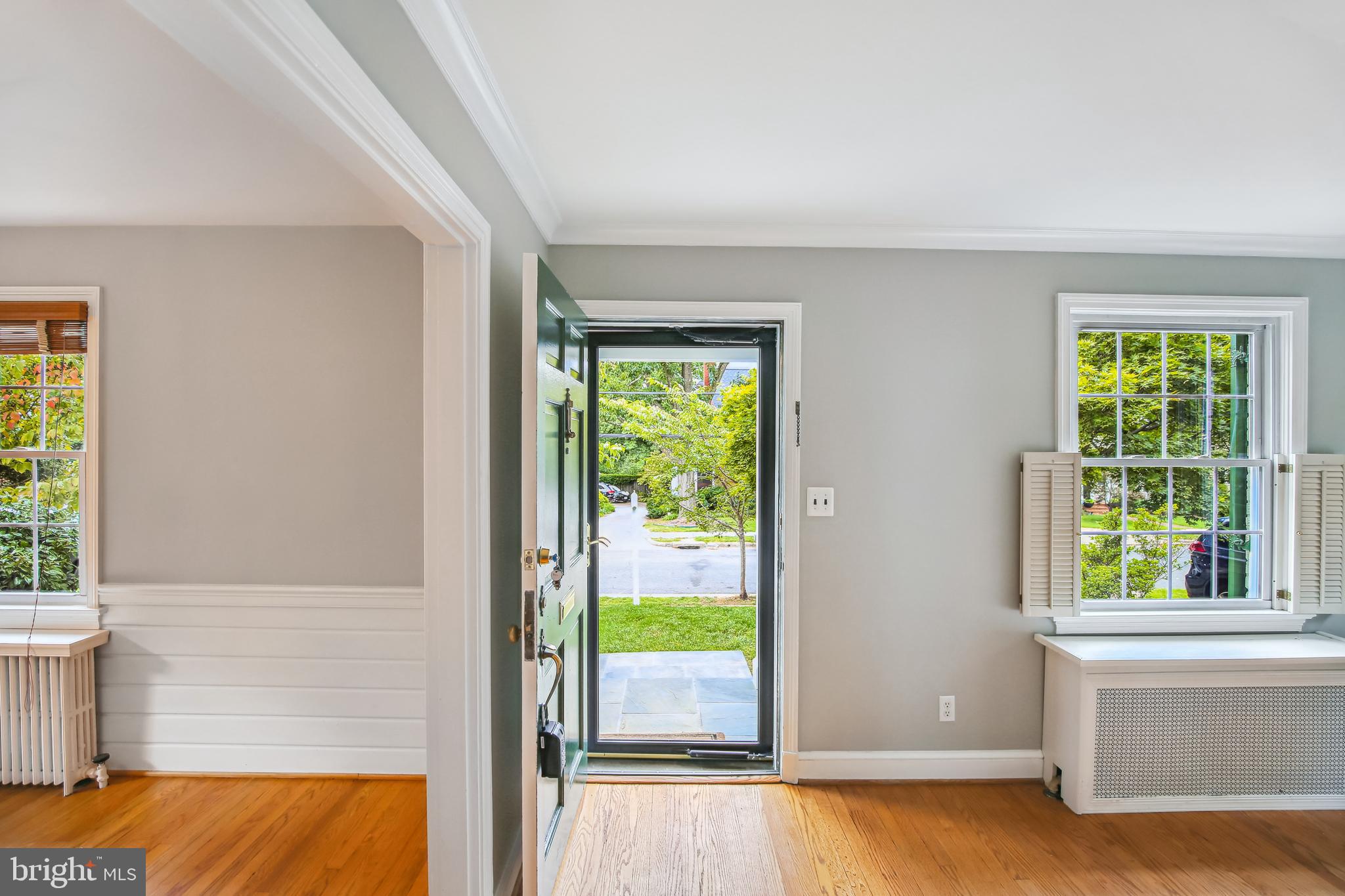 2601 Farm Road Alexandria, VA 22302 - Photo 4 of 51 Main Level - Entry