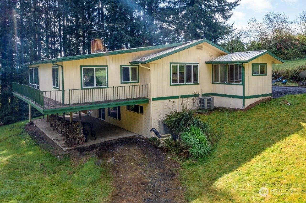 479 Tennessee Road Winlock, WA 98596 - Photo 1 of 40 a house with garden area