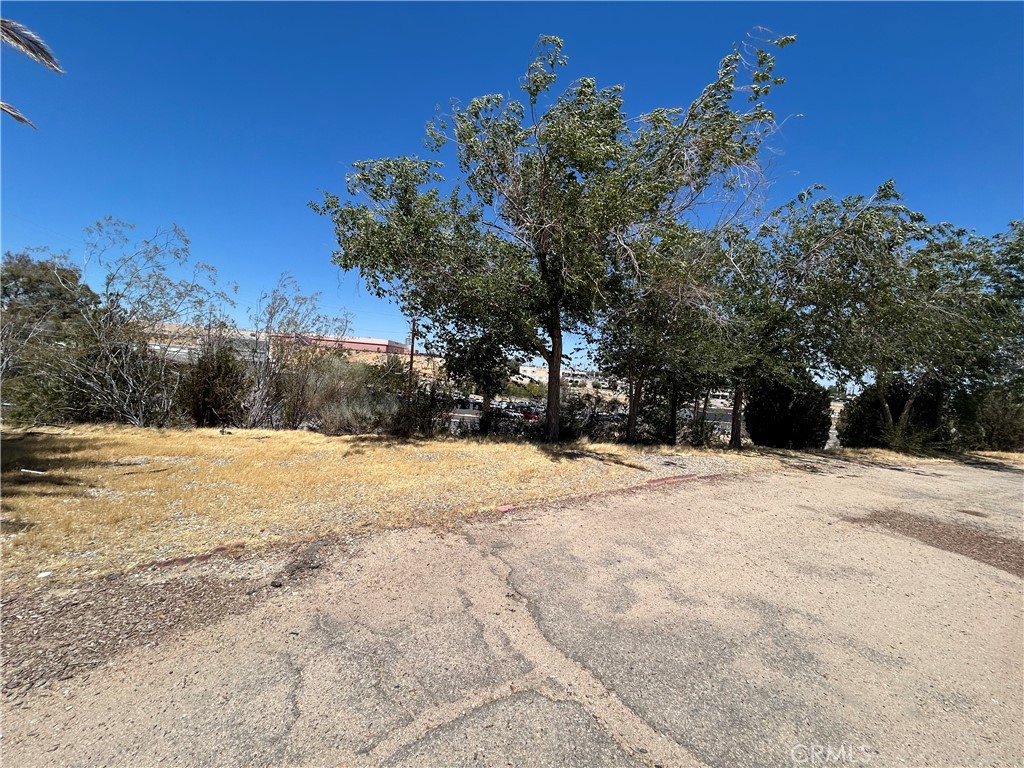 14822 Rodeo Drive Victorville, CA 92395 - Photo 55 of 60