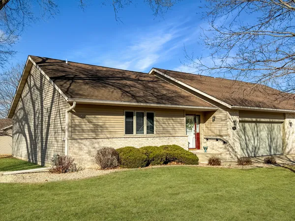 $246,500 | 1150 South Greenfield Drive, Unit 1150, Freeport, IL 61032