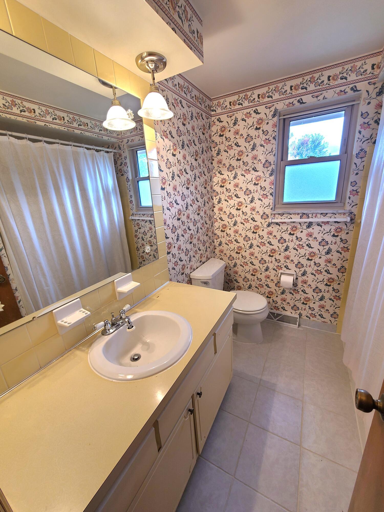 1686 Sandhurst Road Columbus, OH 43229 - Photo 20 of 22 20231008_122234