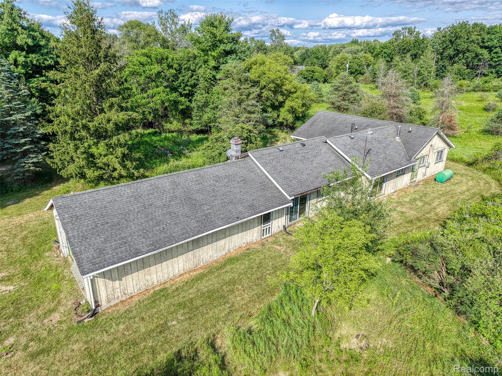 9671 West Coon Lake Road Gregory, MI 48137 - Photo 25 of 31 DJI_20260722173359_0542_D_58.jpg