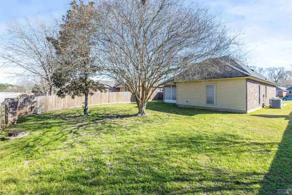 $289,500 | 3938 Meadow Ridge Drive, Baton Rouge, LA 70817