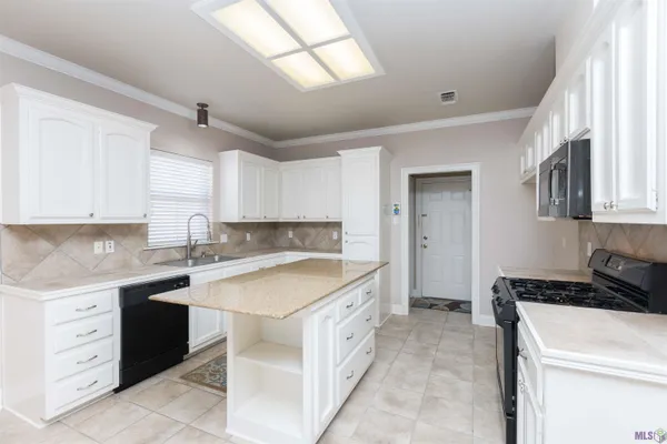 $289,500 | 3938 Meadow Ridge Drive, Baton Rouge, LA 70817