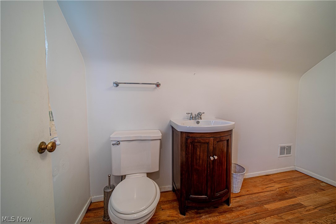 4729 Anderson Road Cleveland, OH 44124 - Photo 8 of 32