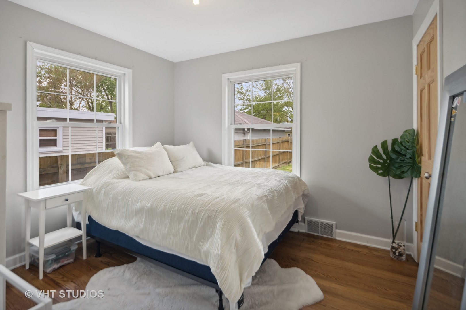 655 Thomas Street Elmhurst, IL 60126 - Photo 14 of 17 a bedroom with a bed and a window