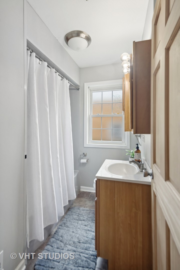 655 Thomas Street Elmhurst, IL 60126 - Photo 17 of 17 a bathroom with a sink and a mirror