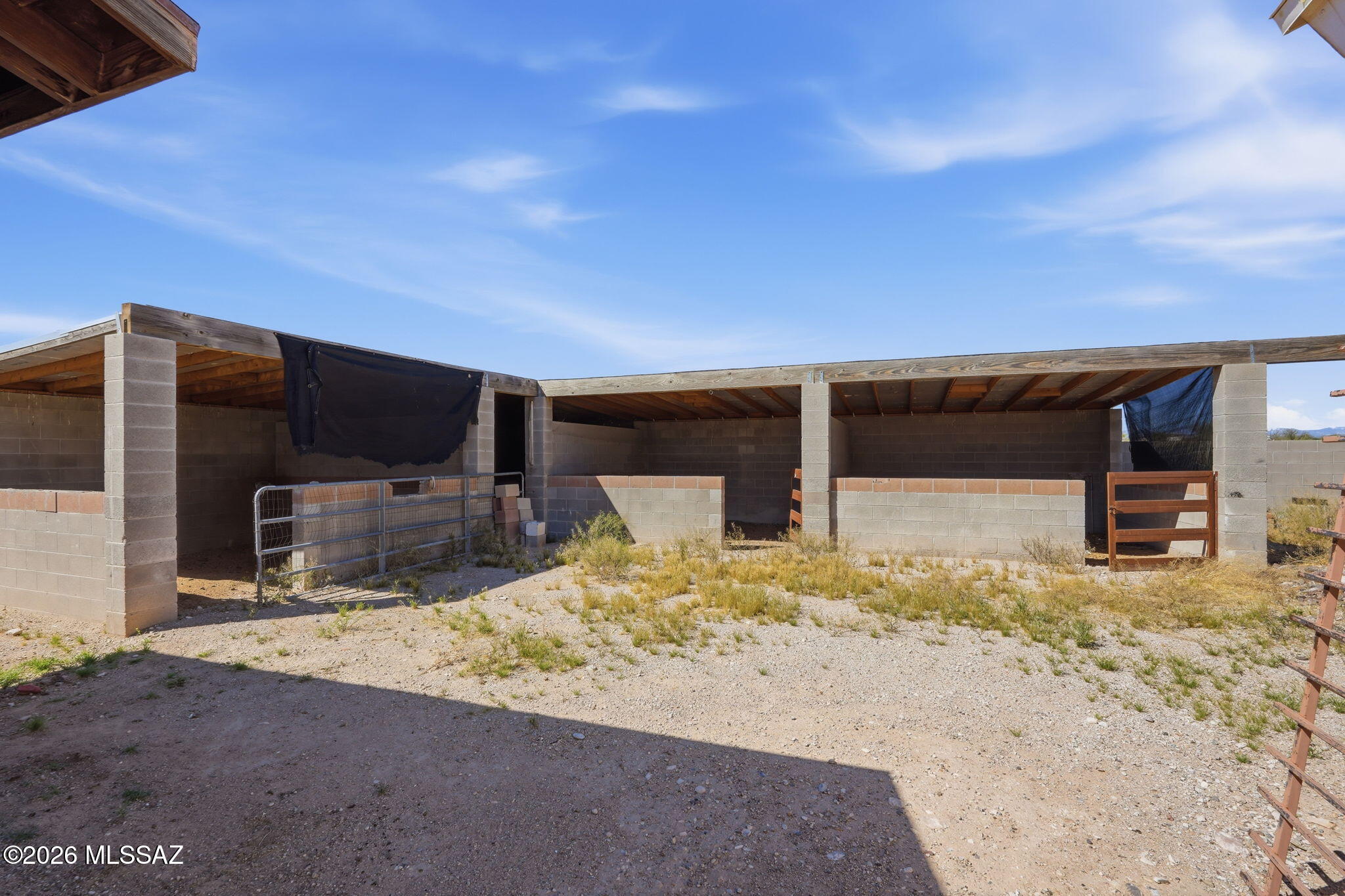 10366 South Summit Creek Road Tucson, AZ 85756 - Photo 41 of 44 horse stalls