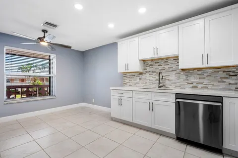 $245,000 | 1740 Northwest 19th Terrace, Unit 204, Delray Beach, FL 33445