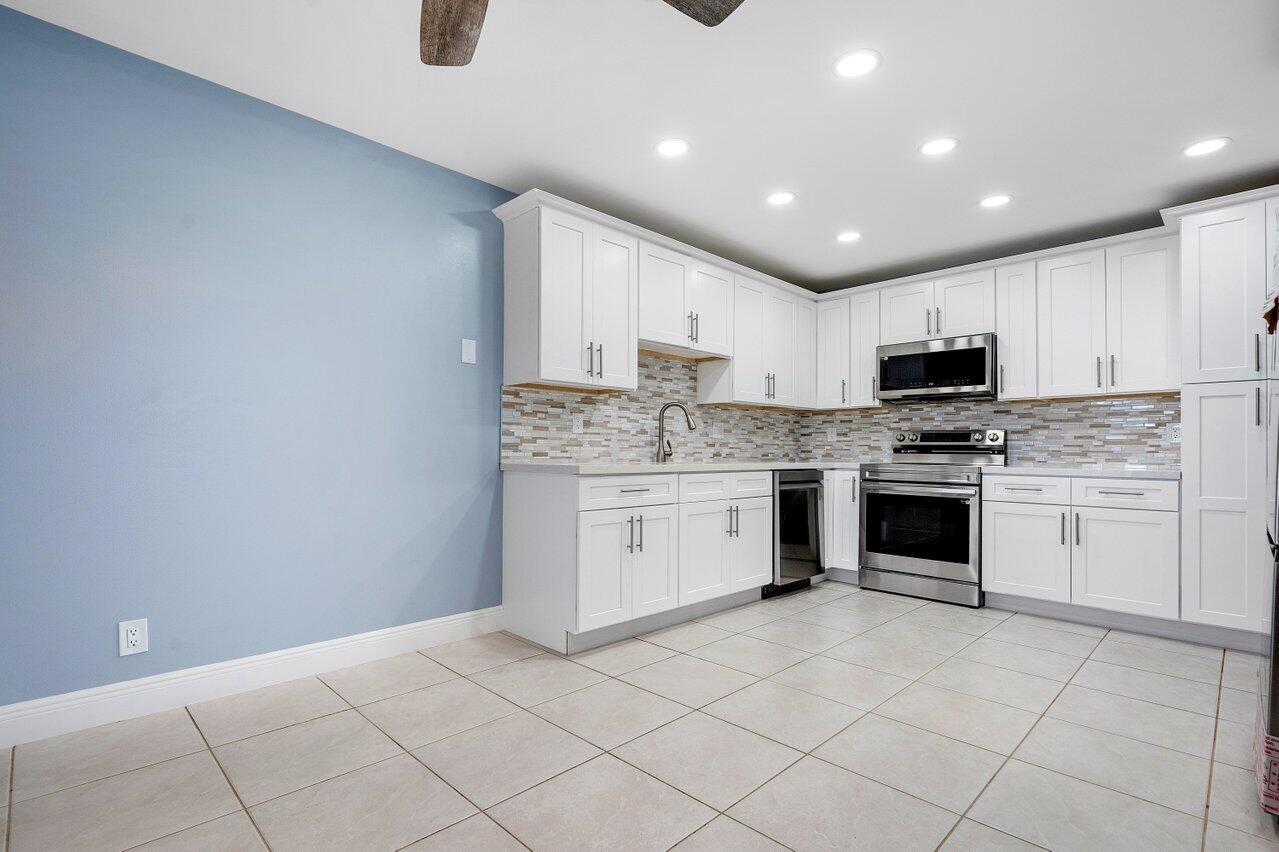 1740 Northwest 19th Terrace, Unit 204 Delray Beach, FL 33445 - Photo 27 of 33 007-1740Northwest19thTerrace-204-DelrayB