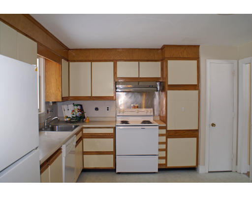 17 Lillian Road Lexington, MA 02420 - Photo 3 of 10