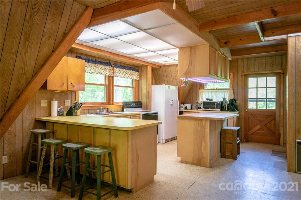 1653 Hickory Acres Road Hendersonville, NC 28792 - Photo 7 of 23 Gallery Image 7