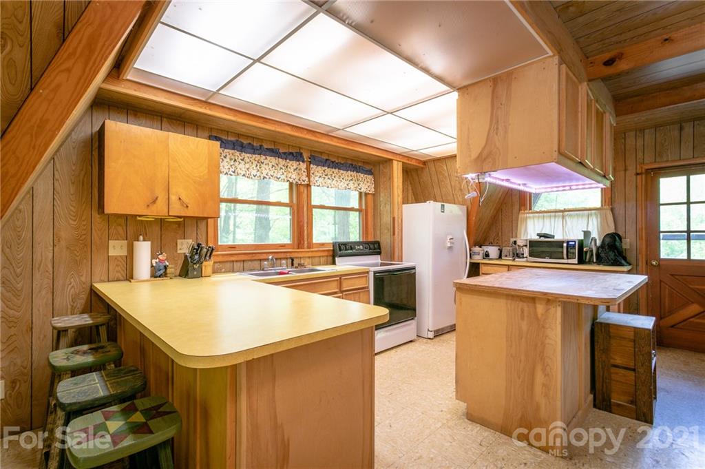 1653 Hickory Acres Road Hendersonville, NC 28792 - Photo 8 of 23 Gallery Image 8
