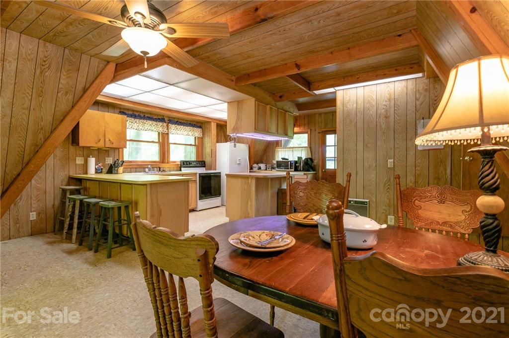 1653 Hickory Acres Road Hendersonville, NC 28792 - Photo 9 of 23 Gallery Image 9