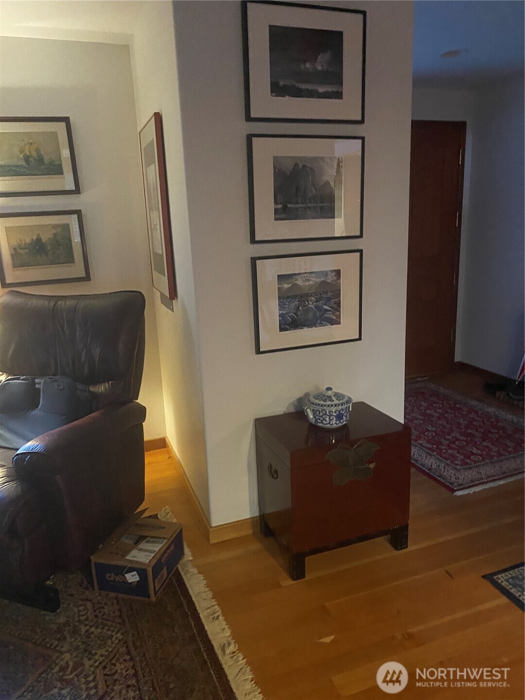 2204 41st Street Anacortes, WA 98221 - Photo 15 of 36 a living room with furniture