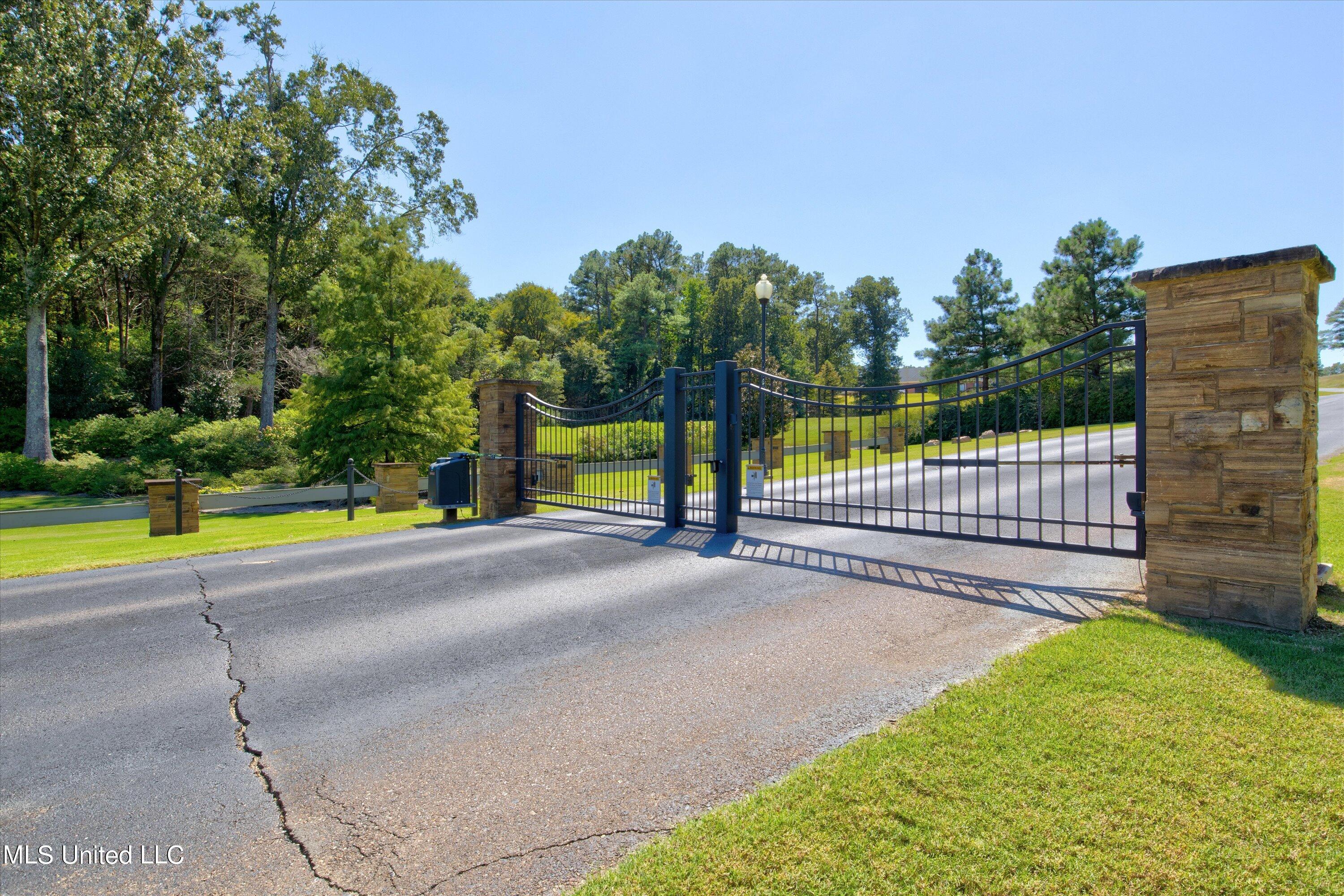 2644 Plank Road Hernando, MS 38632 - Photo 15 of 18 Inside Gate 2