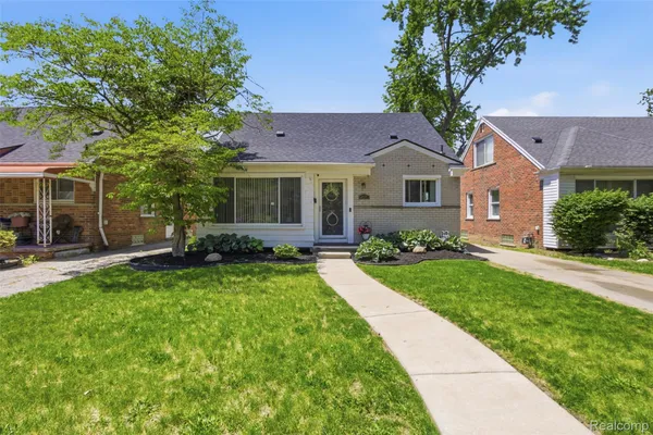 $215,000 | 9615 Wormer Avenue, Redford, MI 48239