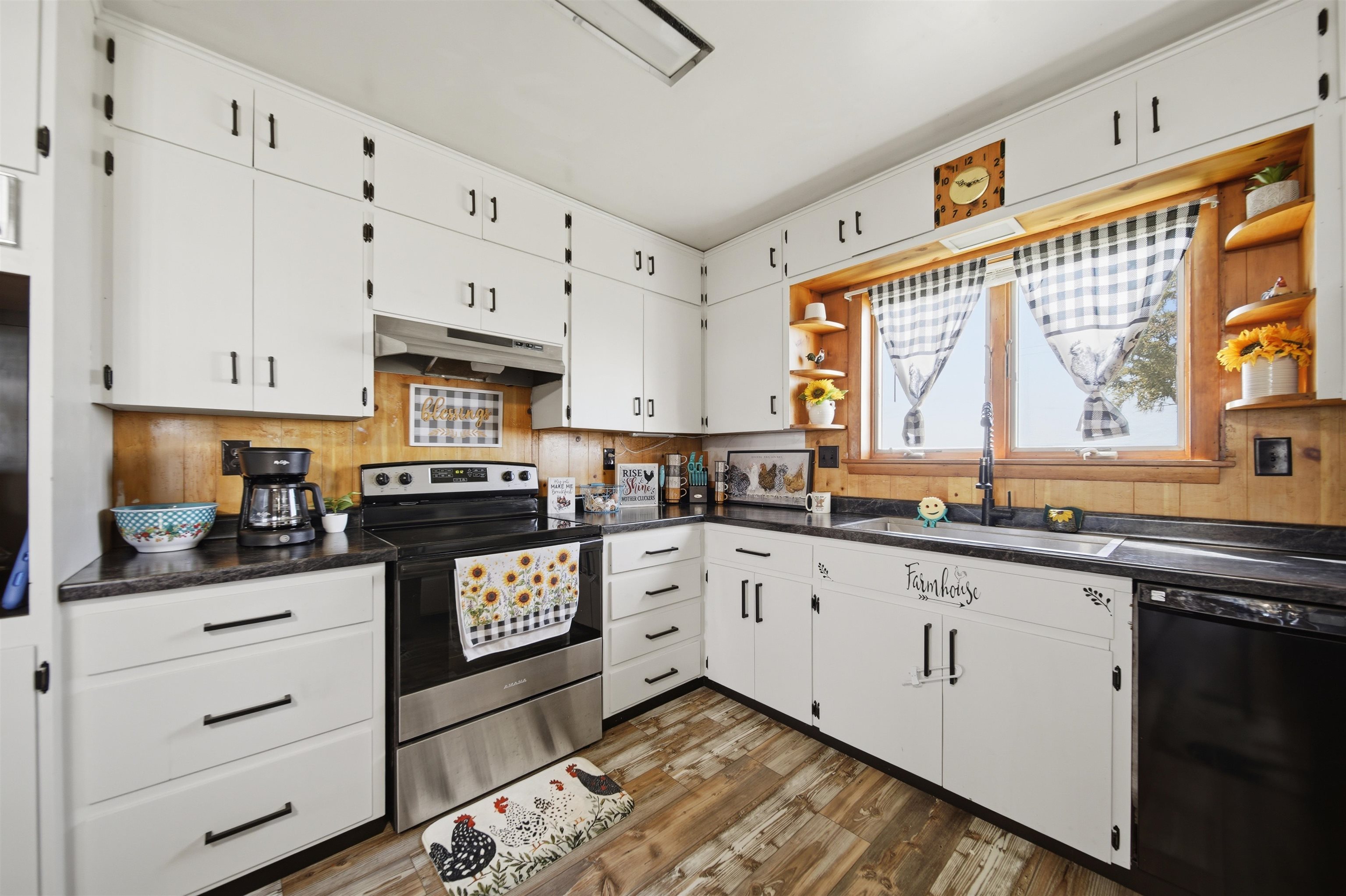 17870 Clover Road Morrison, IL 61270 - Photo 3 of 37