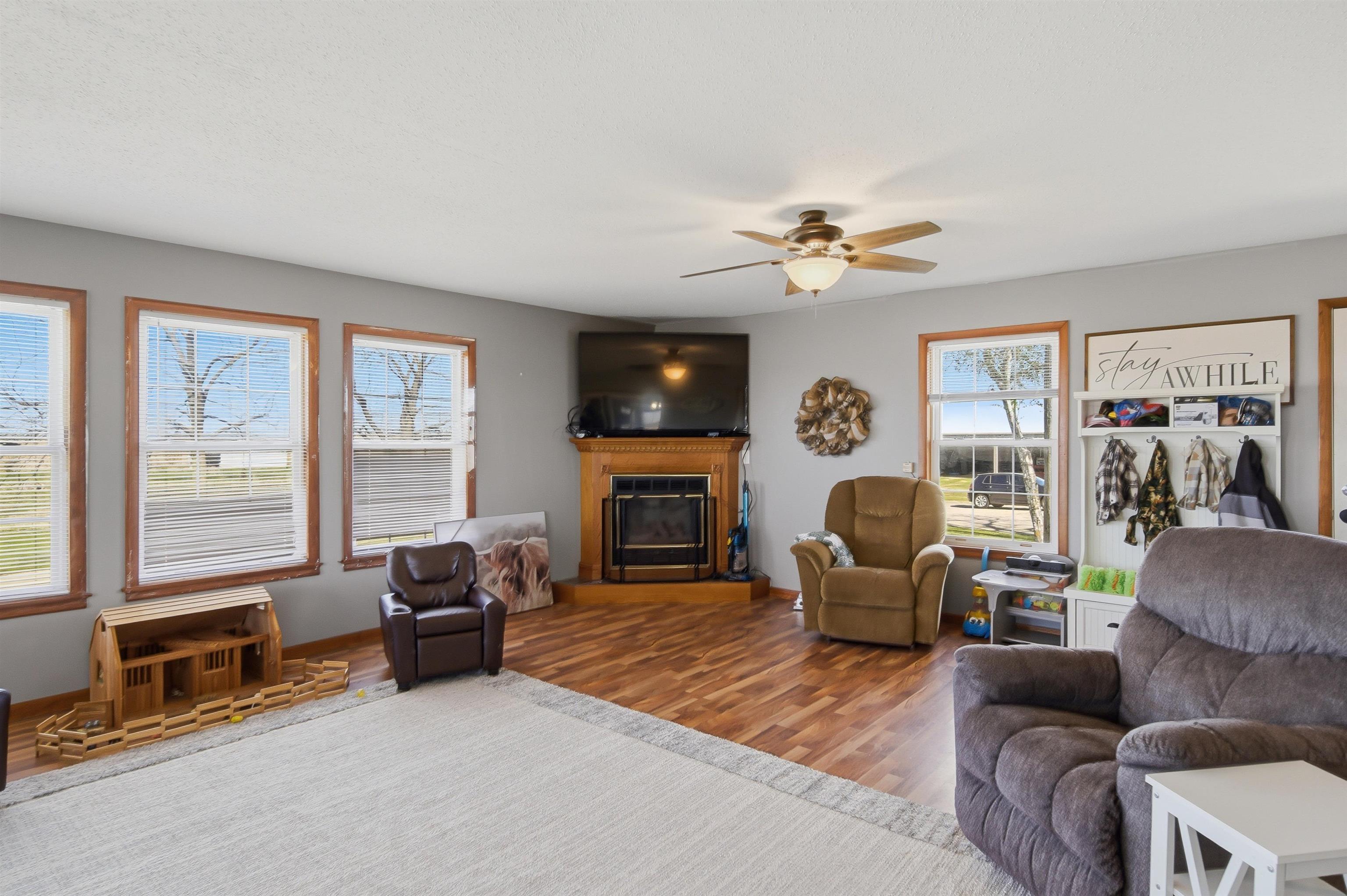 17870 Clover Road Morrison, IL 61270 - Photo 9 of 37