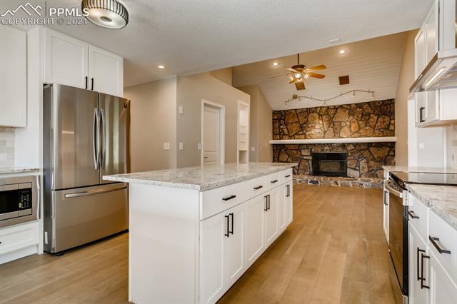 5322 Miranda Road Colorado Springs, CO 80918 - Photo 11 of 29