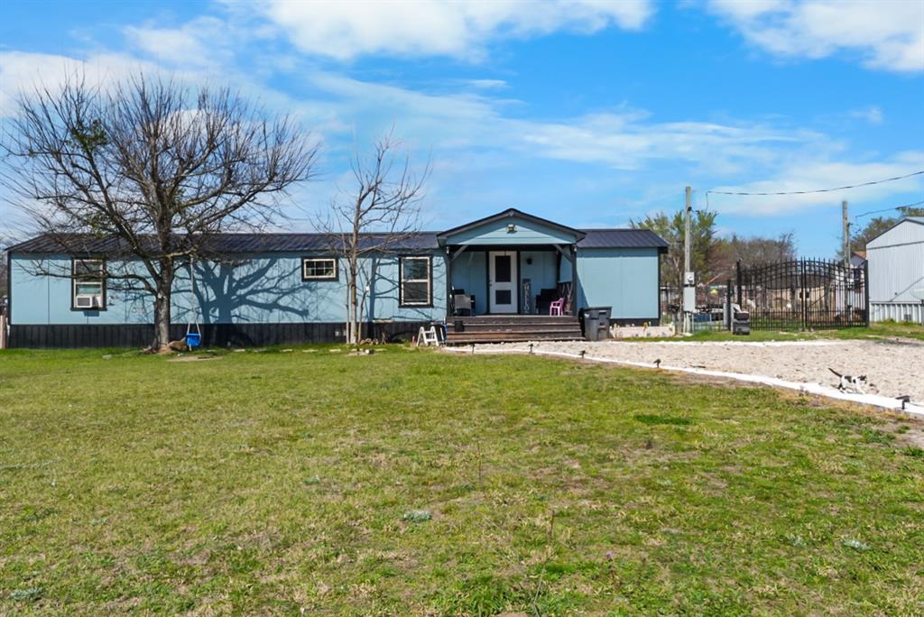 244 Smith Circle Point, TX 75472 - Photo 2 of 15 View of front of house featuring a wooden deck