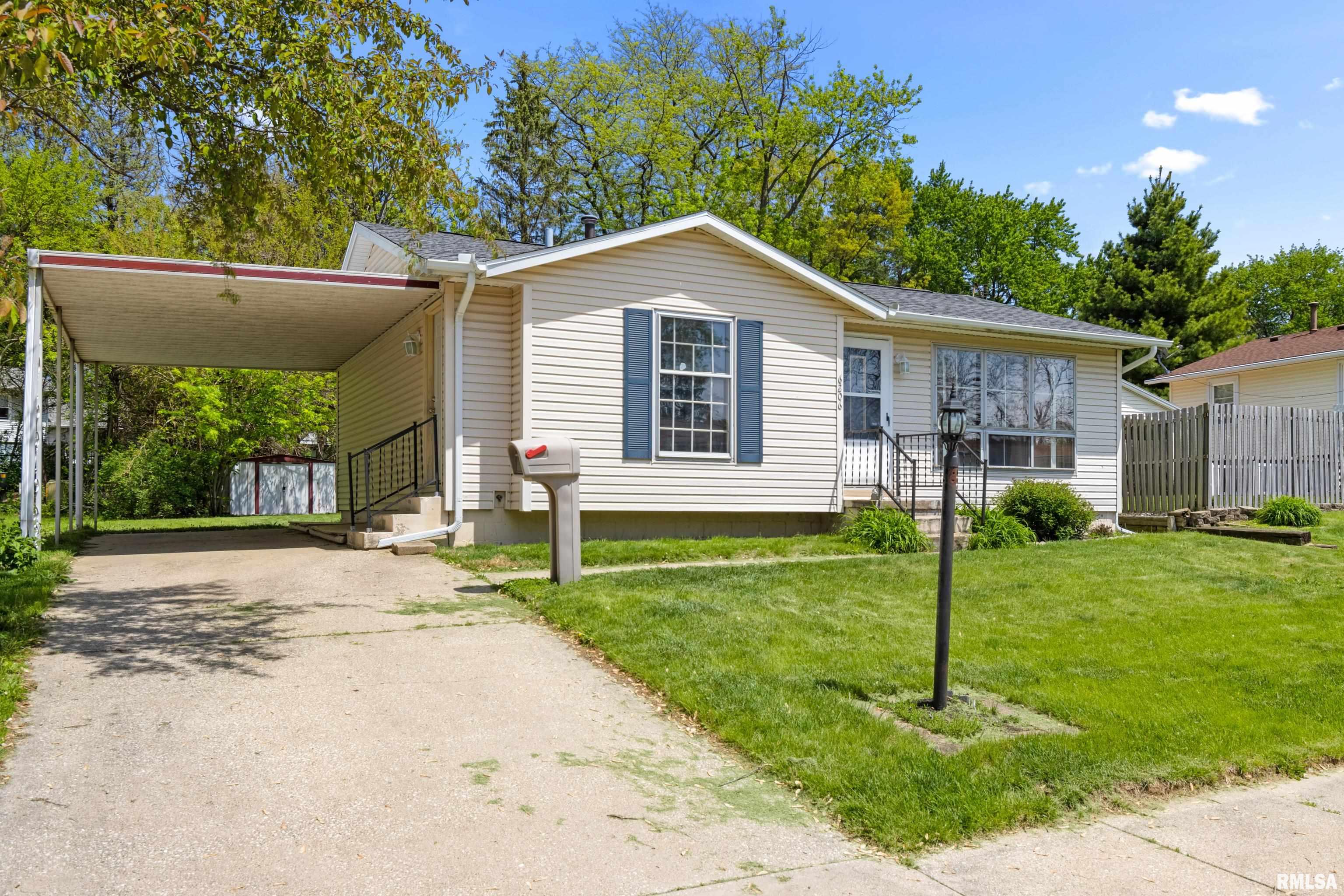 6206 North Randwick Road Peoria, IL 61615 - Photo 1 of 36