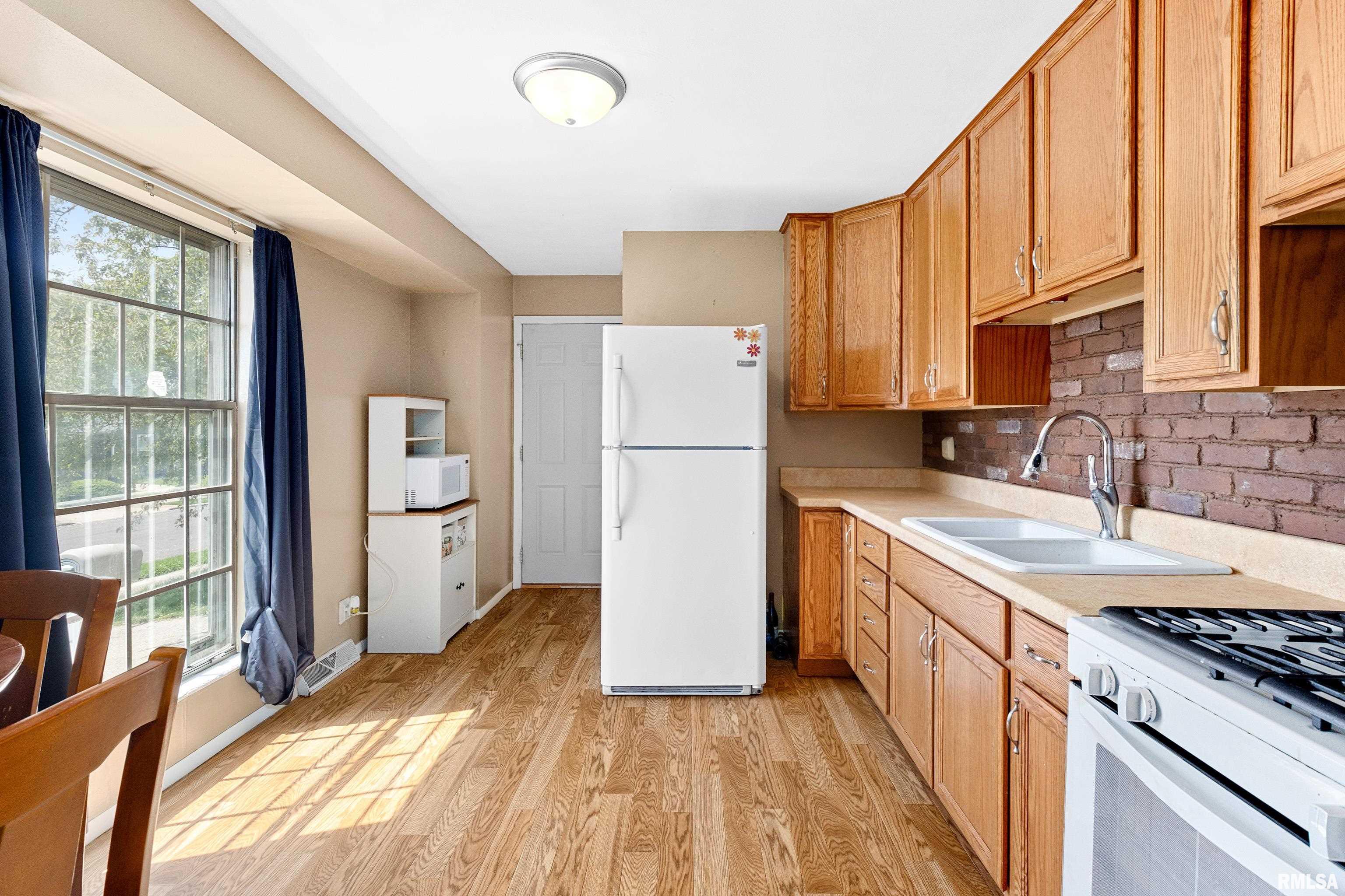 6206 North Randwick Road Peoria, IL 61615 - Photo 11 of 36