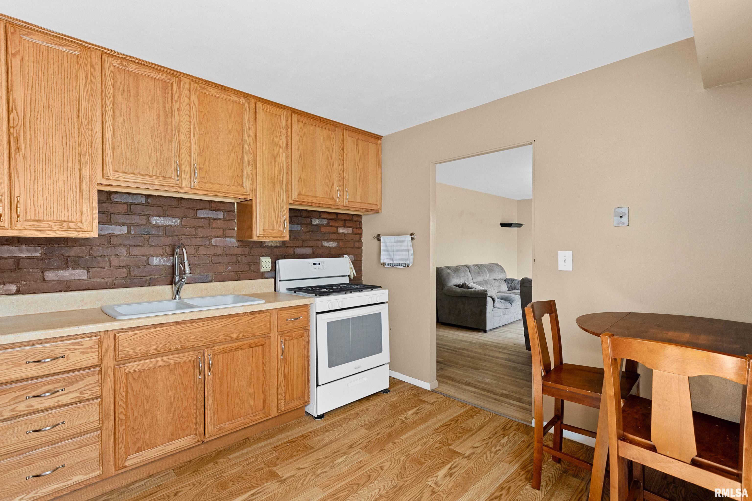 6206 North Randwick Road Peoria, IL 61615 - Photo 13 of 36