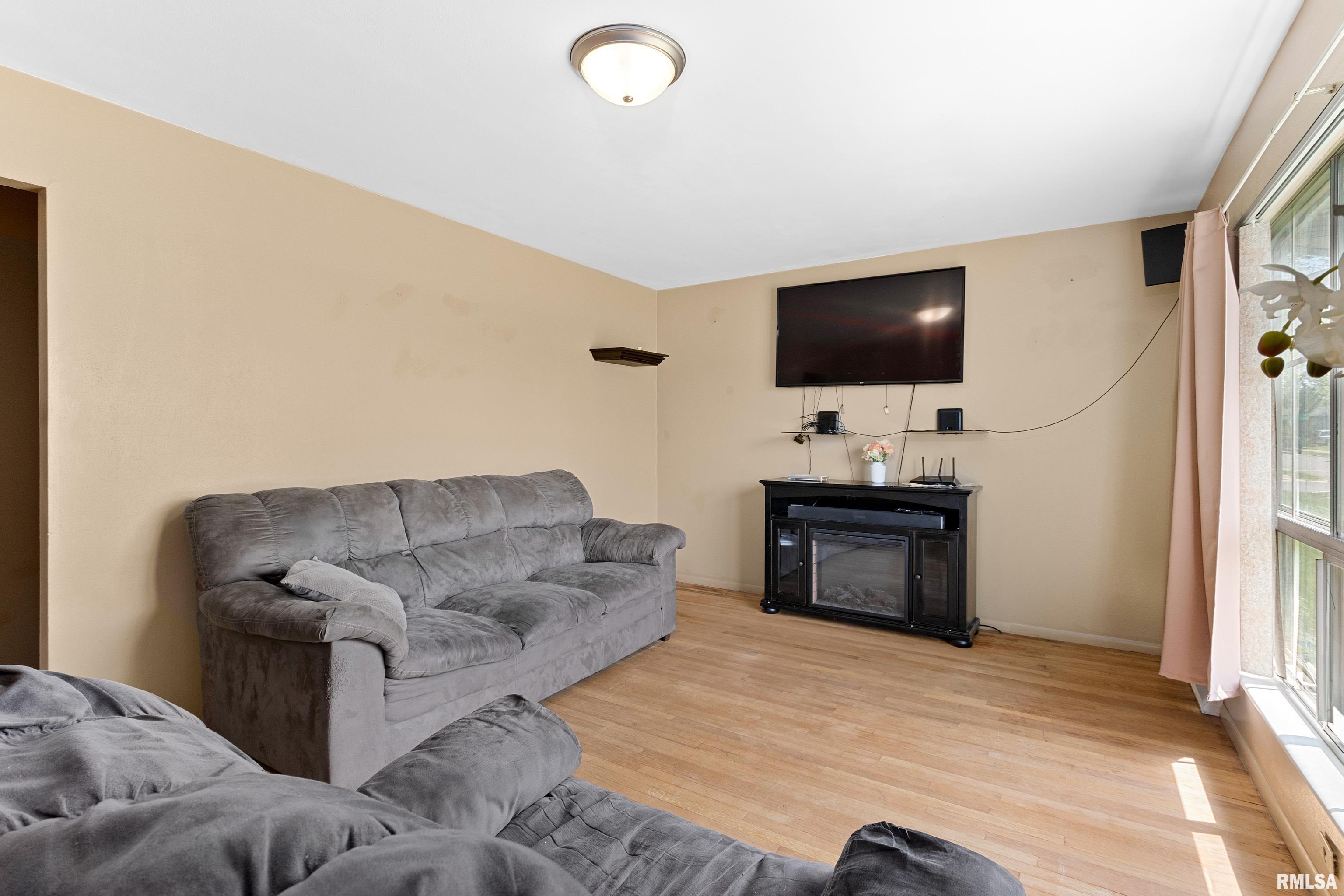 6206 North Randwick Road Peoria, IL 61615 - Photo 7 of 36