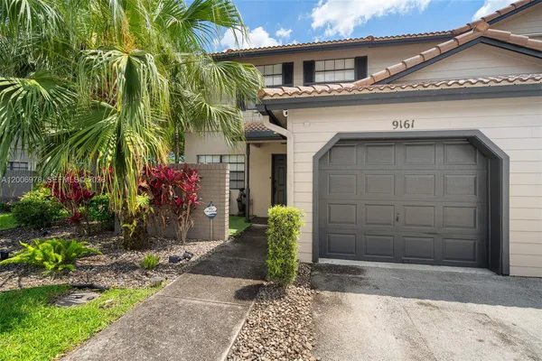 $4,000 | 9161 Vineyard Lake Drive, Unit 9161, Plantation, FL 33324