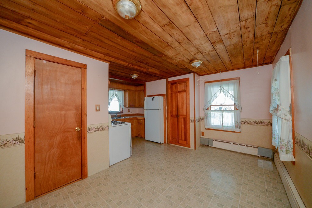 31 Rice Street Marlborough, MA 01752 - Photo 3 of 20