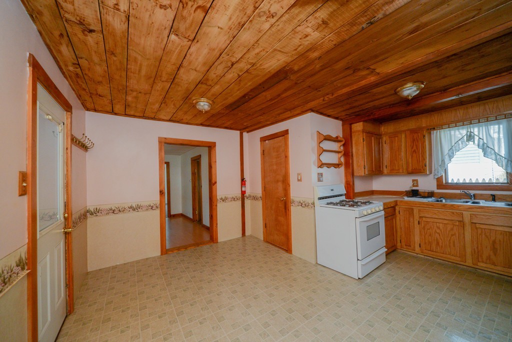 31 Rice Street Marlborough, MA 01752 - Photo 4 of 20