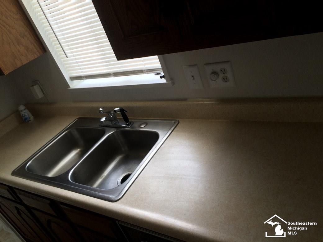 13414 Rosedale Street Southgate, MI 48195 - Photo 25 of 42 31294706-24.JPG
