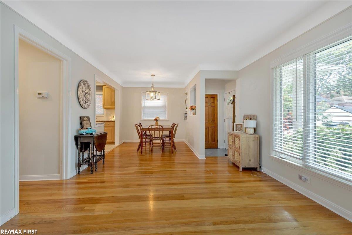 1794 Bournemouth Road Grosse Pointe Woods, MI 48236 - Photo 11 of 32
