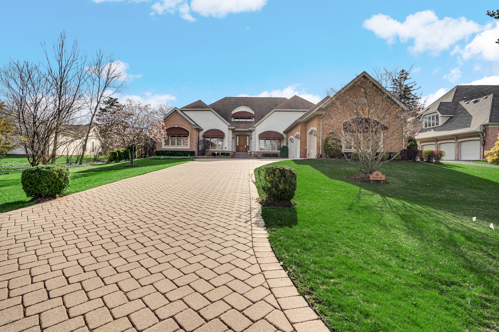 61 Overlook Drive Golf, IL 60029 - Photo 2 of 34
