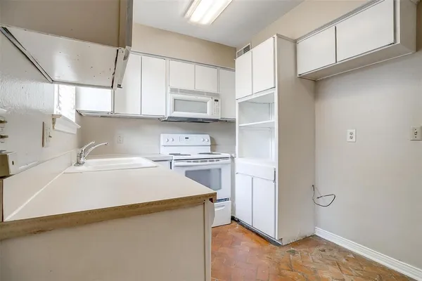 $1,900 | 13305 Southview Lane, Dallas, TX 75240