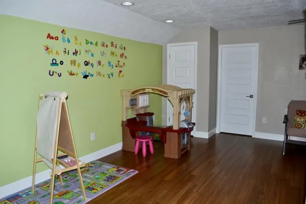 $2,950 | 43 Hickory Oak Drive, The Woodlands, TX 77381