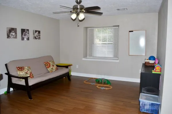 $2,950 | 43 Hickory Oak Drive, The Woodlands, TX 77381