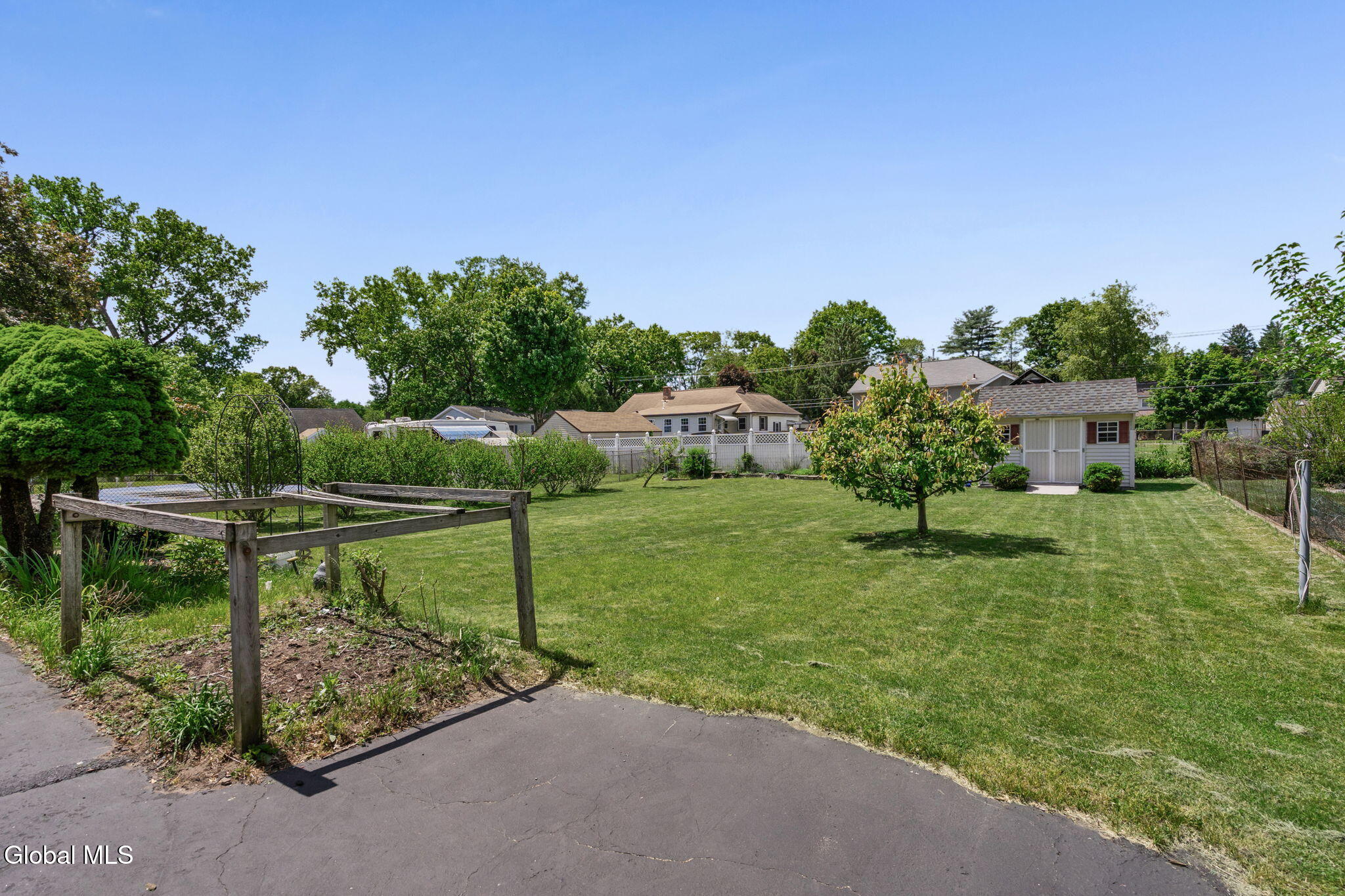 327 Manchester Road Schenectady, NY 12304 - Photo 14 of 16 26-web-or-mls-327-manchester-rd