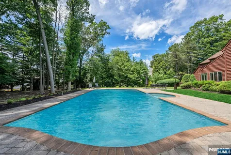 $2,500,000 | 739 Shoshone Trail, Franklin Lakes, NJ 07417