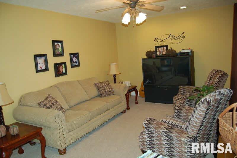 8123 Stonefort Road Creal Springs, IL 62922 - Photo 4 of 25 Gallery Image 4