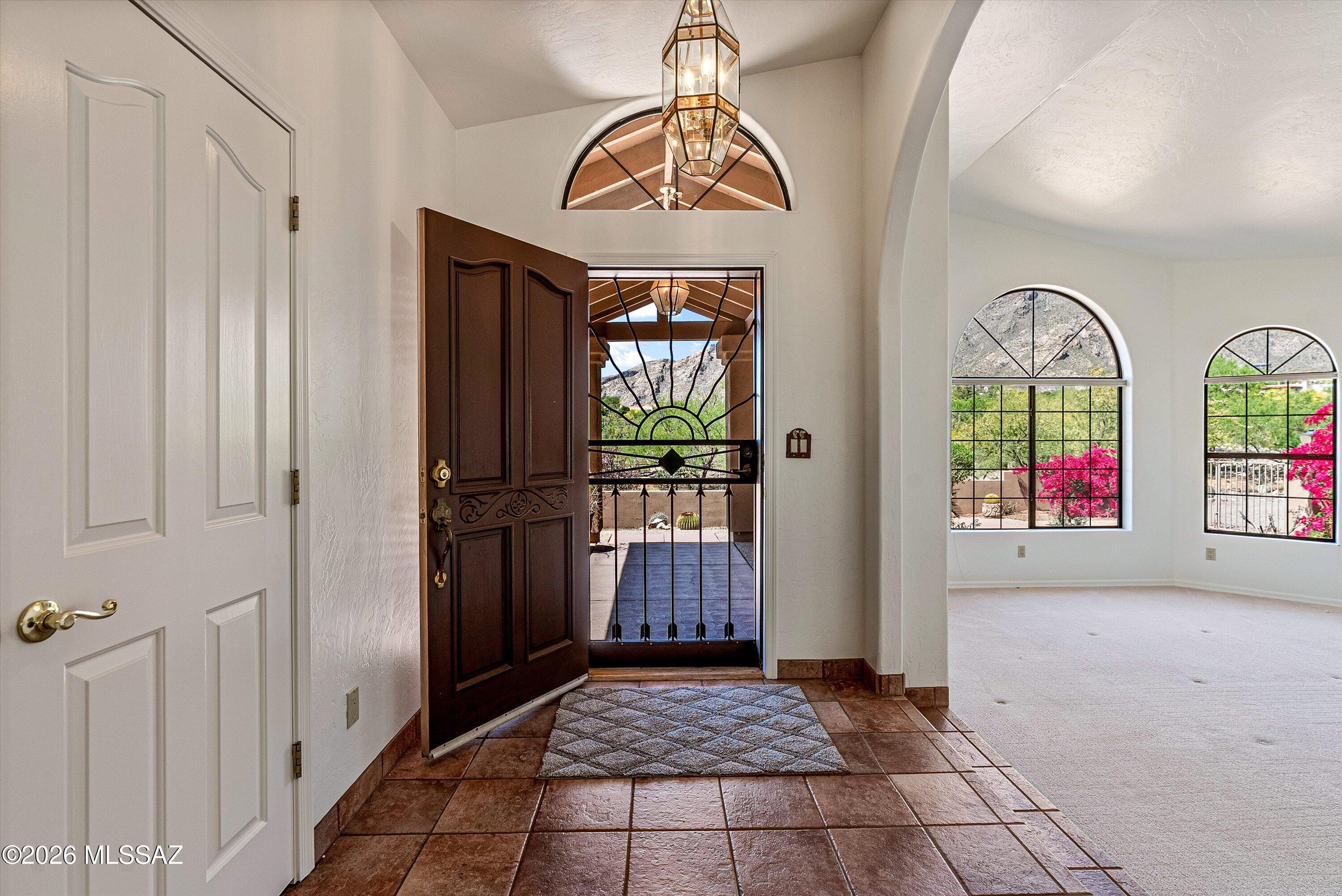 6340 North Valley View Road Tucson, AZ 85718 - Photo 6 of 44 Foyer