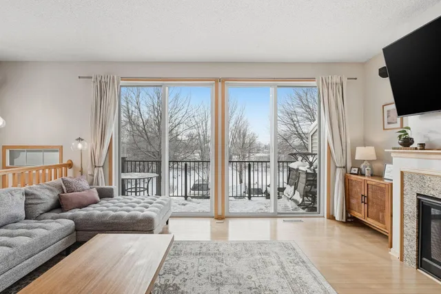 $300,000 | 4605 Victor Path, Unit 1, Hugo, MN 55038