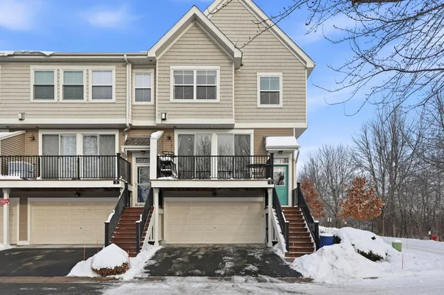 $300,000 | 4605 Victor Path, Unit 1, Hugo, MN 55038